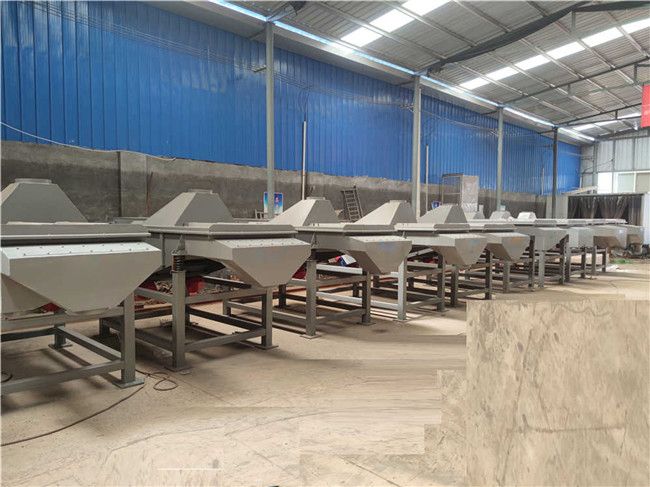 多台直线振动筛，脱水筛，紧张有序加工生产中