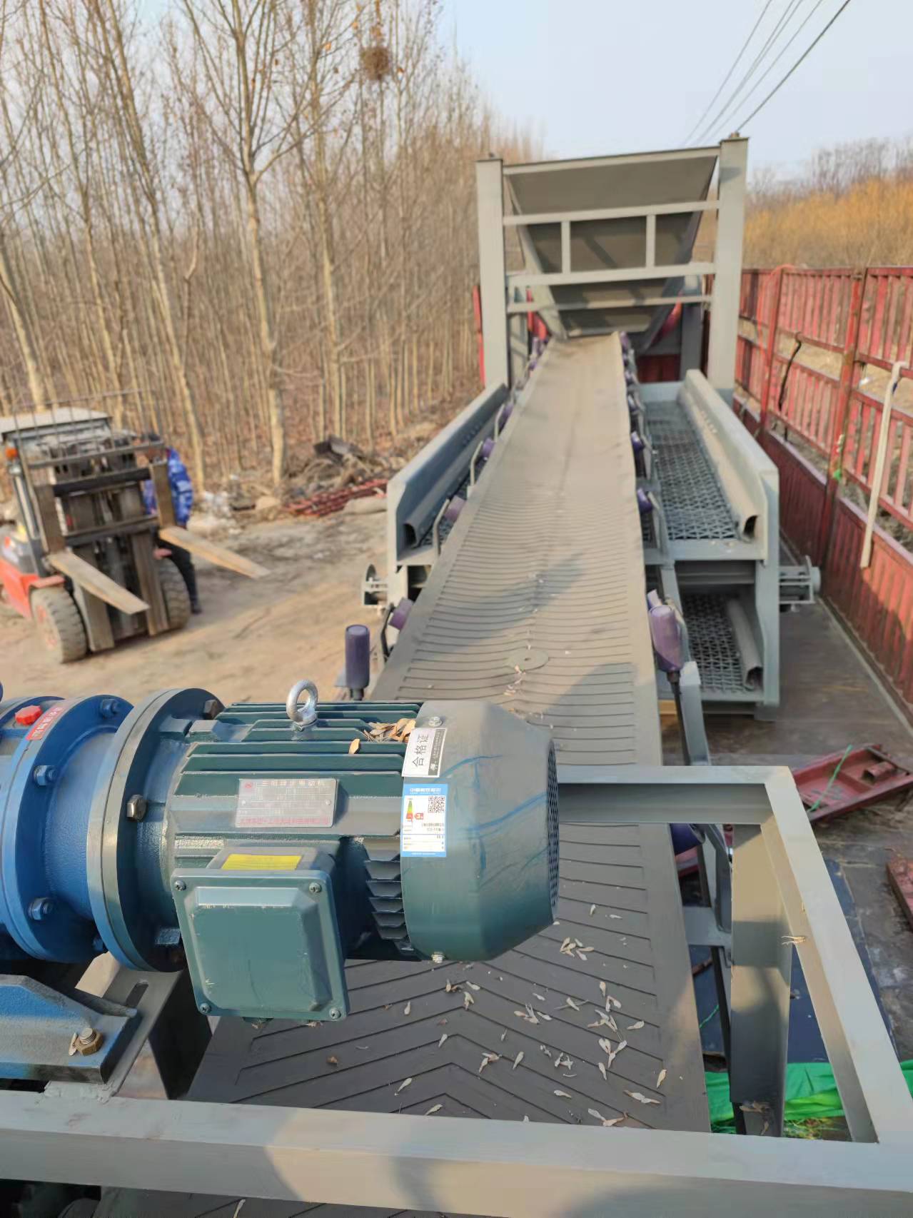 专车发货：杭州客户订购的康振机械1540-2P圆振筛和9米皮带机