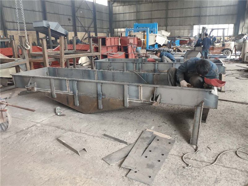 1040碳钢直线筛加工制作中