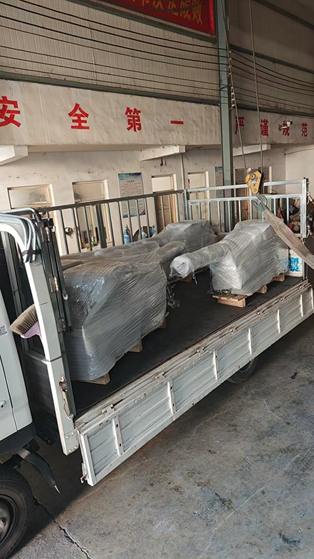 客户定制5台电磁给料机发货