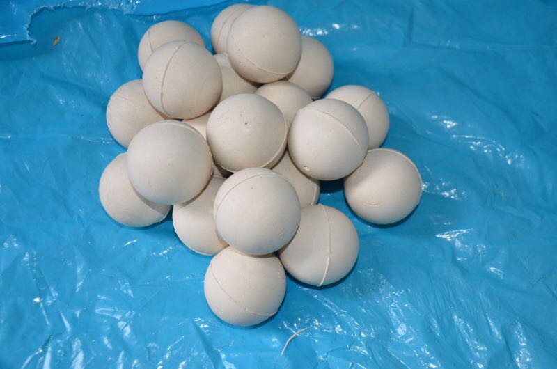 振动筛中弹跳球的有什么作用？