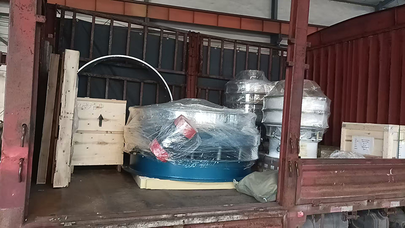 1500型直排筛、、旋振筛、网架等发货