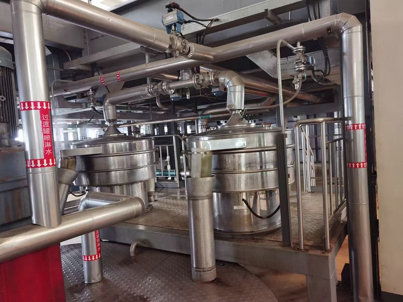 1200型不锈钢旋振筛客户使用设备现场