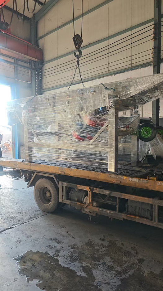 客户定制不锈钢直线筛发货