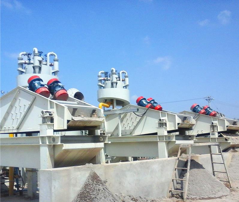 广东客户石英砂脱水筛使用设备现场