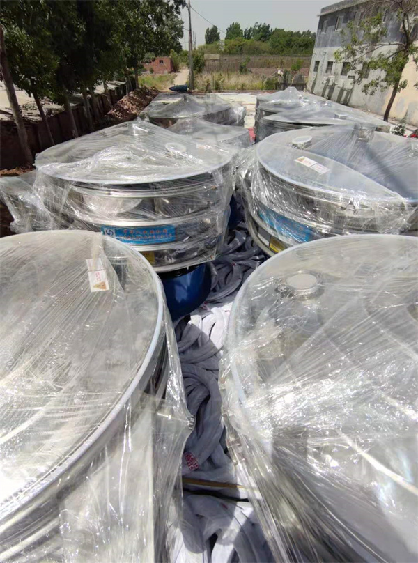 海南的某公司订购的康振机械振动筛于昨天由德邦物流发出