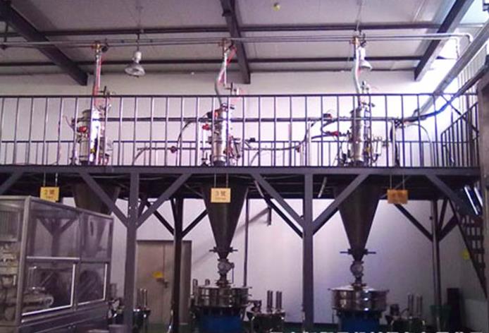 真空上料机配套旋振筛使用设备现场